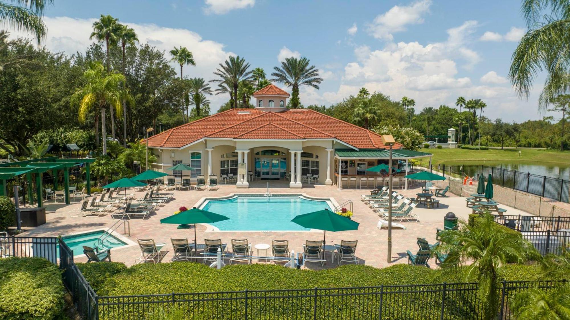 Waterslide 6 Bed Lux Emerald Island