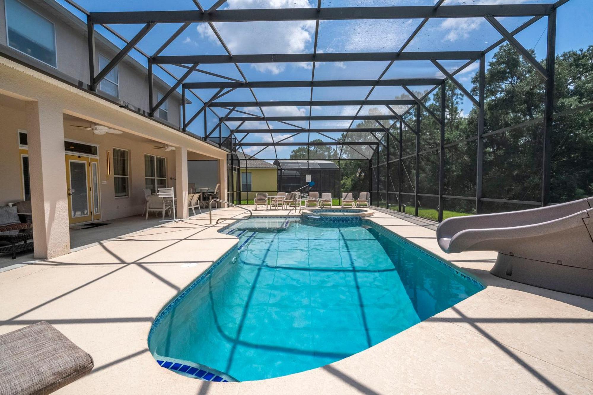 Waterslide 6 Bed Lux Emerald Island Villa