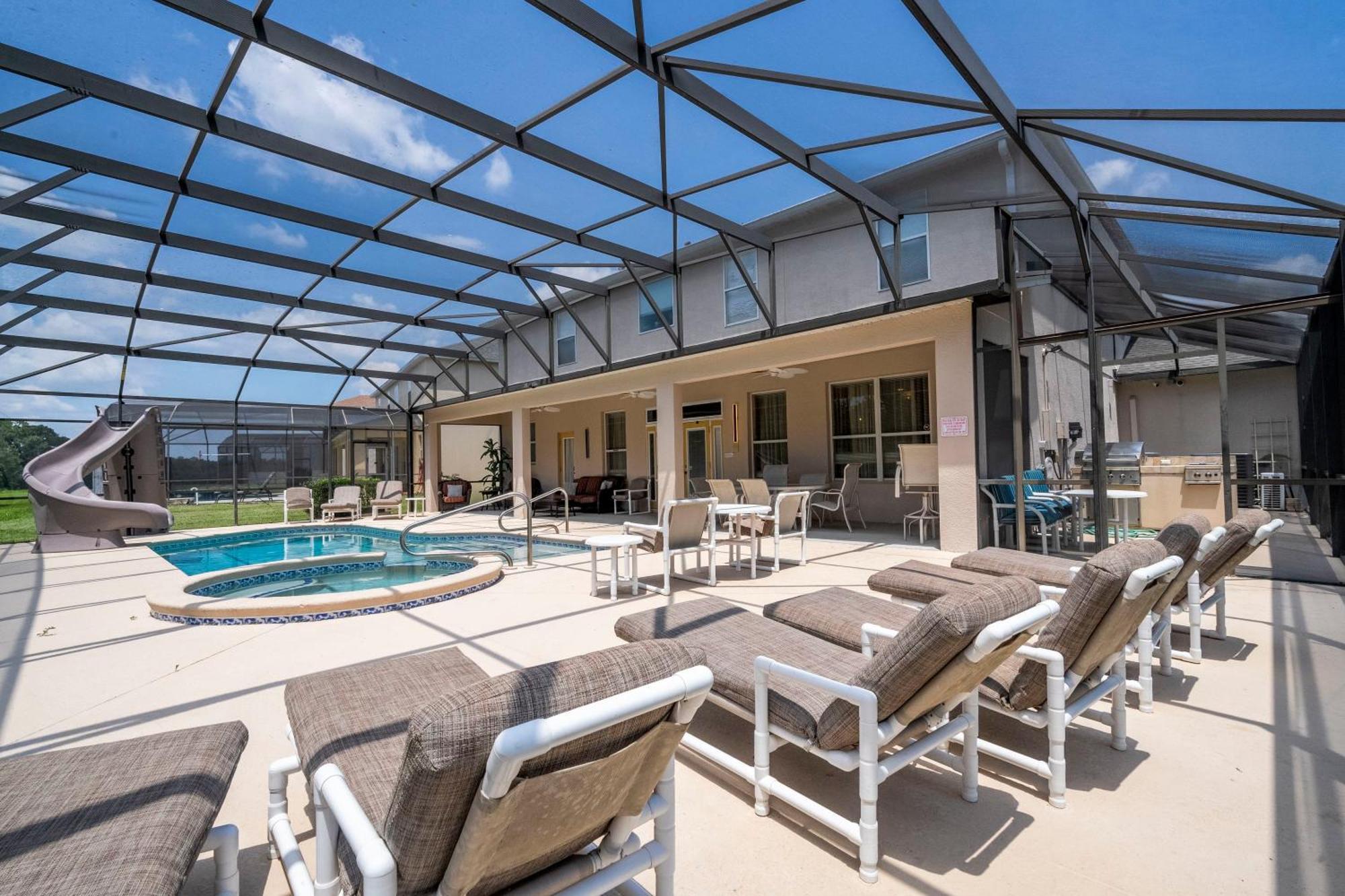 Waterslide 6 Bed Lux Emerald Island Villa *