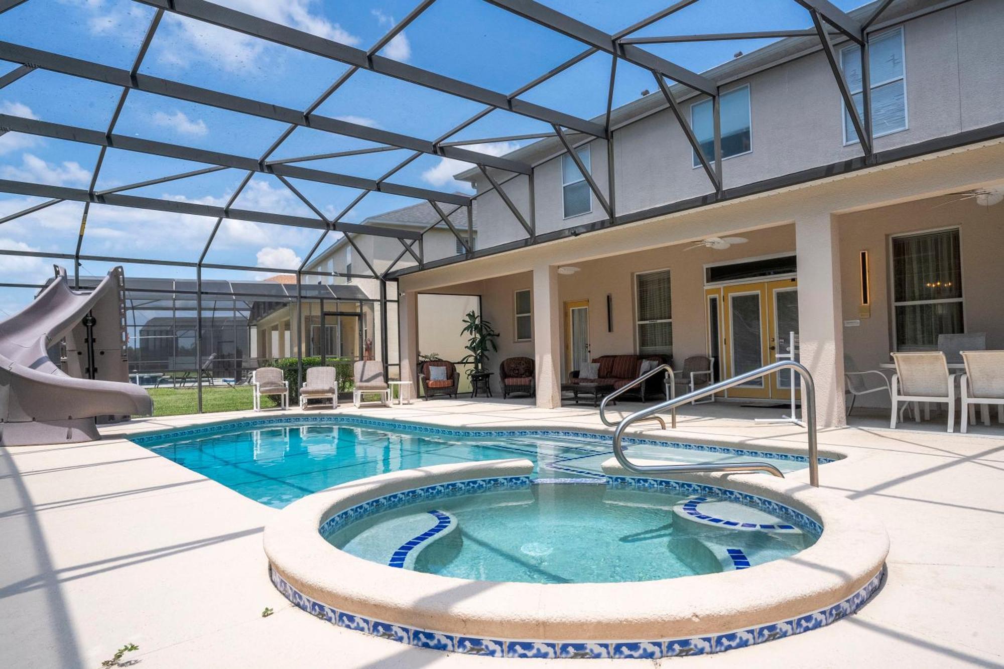Waterslide 6 Bed Lux Emerald Island *